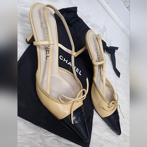 CHANEL Women's Black and Tan Heels - Picture 5 of 11